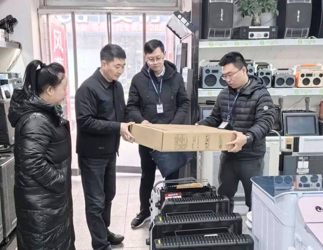 執法人員深入批發市場,商場超市,小五金店等經營主體,開展全面細致的